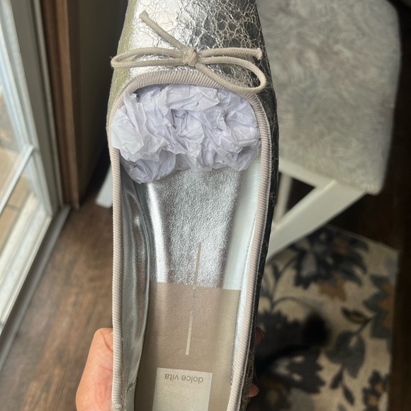 Dolce Vita Anisa Metallic Silver Women's Flats - Picture 1 of 7